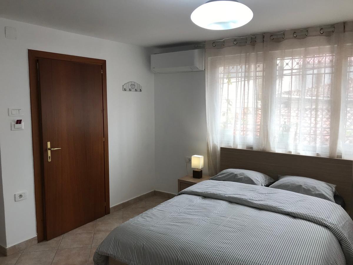 Andi Apartments Tirana Esterno foto